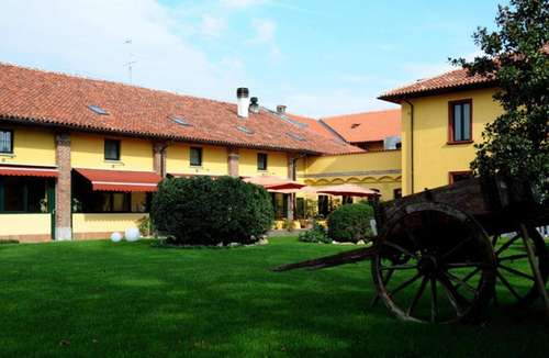 www.hotelcascinamarisa.it