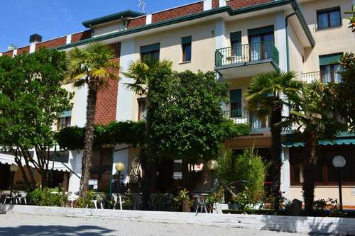 www.hotelreginacaorle.com