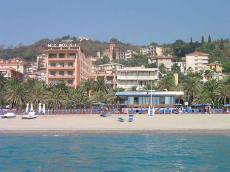 www.hotelmoroni.com