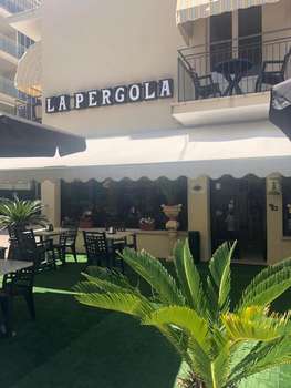 www.lapergolahoteligea.com