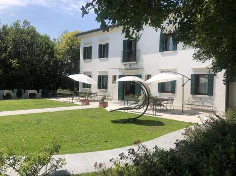 www.relaisvillaselvatico.com