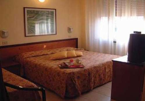 www.hotelmodernorimini.com