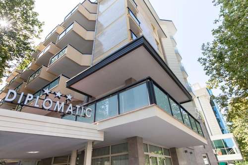 www.hoteldiplomaticvalverde.it