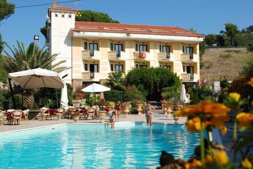 www.hotelcaserta-antica.it