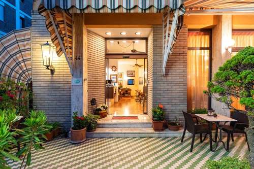 www.hotelrivamare.com