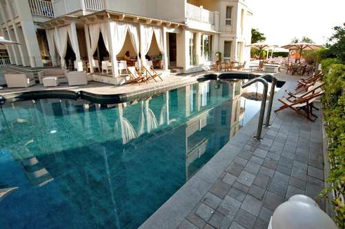 www.lerosesuitehotel.com