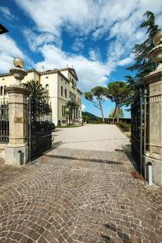 www.hotelvillasoligo.it