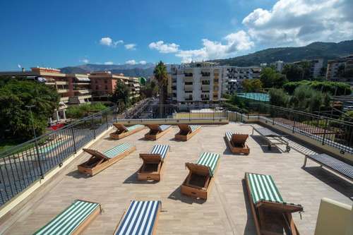 www.hotelnicesorrento.com