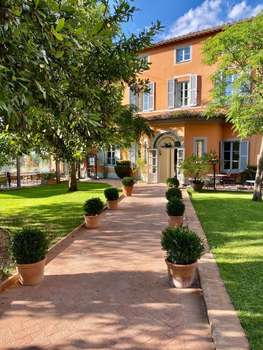 www.hotel-vannucci.com