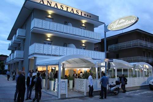 www.hotelanastasi.com