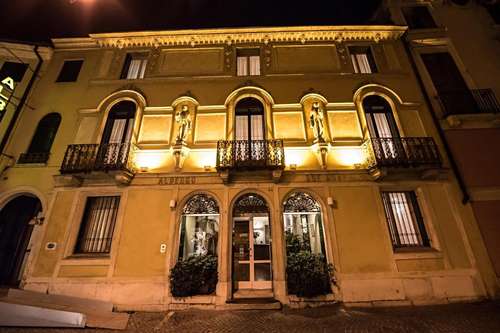 www.albergoduemori.it