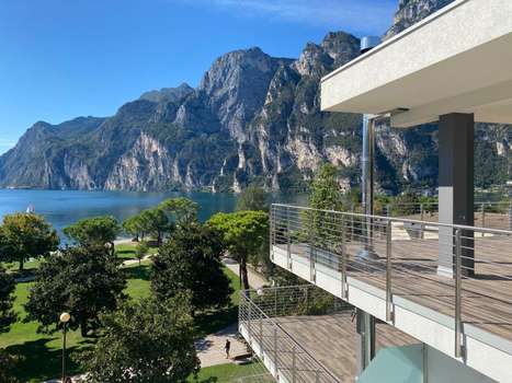 www.hotelbellariva.com