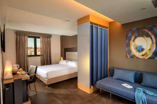 www.hotelspringhouse.com
