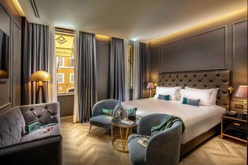 www.hotellaplaceroma.com