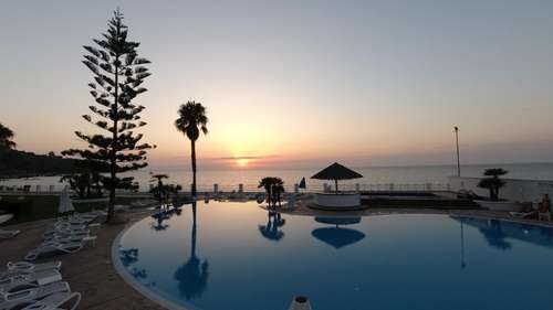www.calapetrosaresort.it
