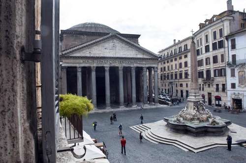 www.hotelsolealpantheon.com