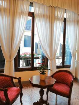 www.hotelallafava.com