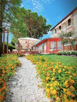 www.lapinetaalmare.it