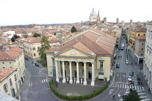 www.hotelitaliamantova.com