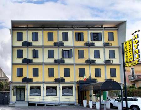 www.hoteltreleoni.com