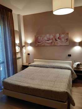 www.hotel-il-boschetto.it