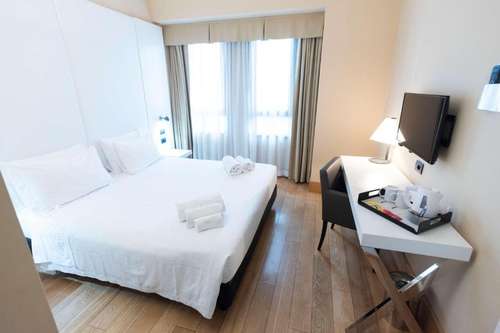 www.hotelquattrotorriperugia.com