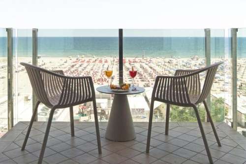 www.hotelreginarimini.it