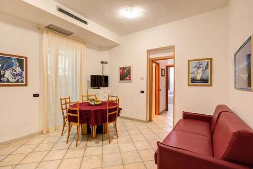 www.hotelcharles.com