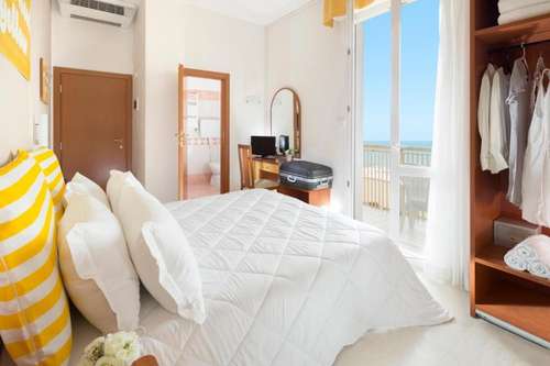 www.hotelcarnaby.it