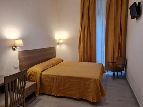 www.hotelenricaroma.it