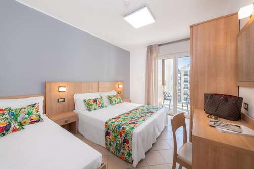 www.hotelamalfiriccione.it