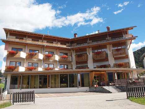 www.sporthotel-rasen.com