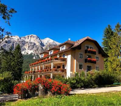 www.hotelvillablucortina.it