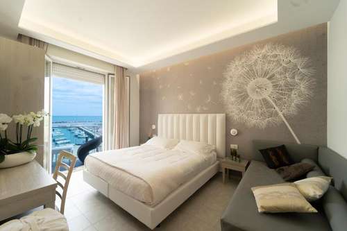 www.hotelstelladoro.com