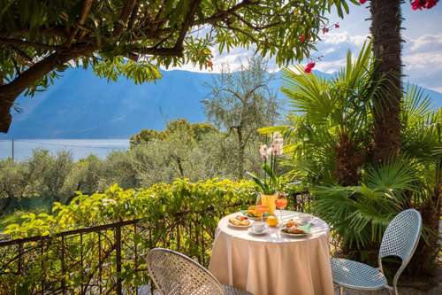 www.hotelsilvanalimone.com