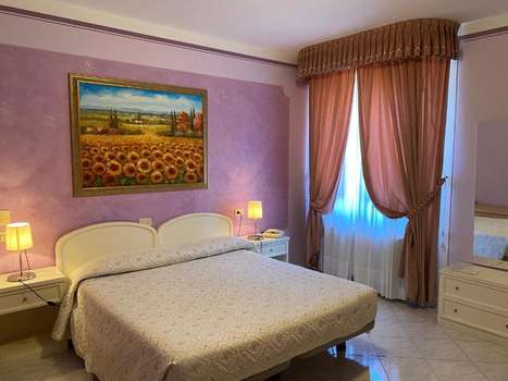 www.latorretrasimeno.com