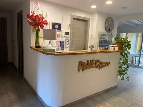www.albergoaduepassi.it