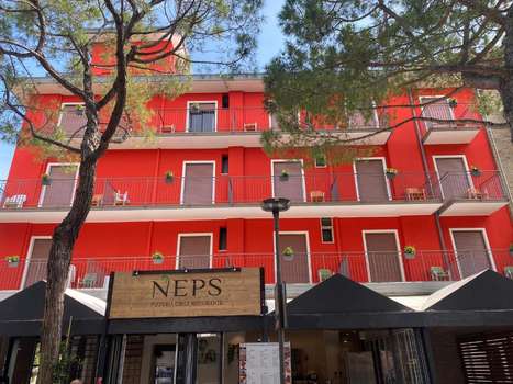 www.hotelneps.com