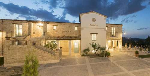www.hotelvillasantangelo.it