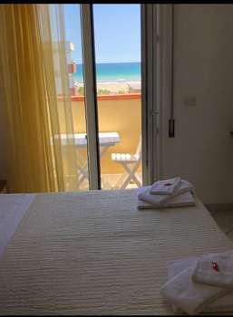 www.hoteljohnrimini.com