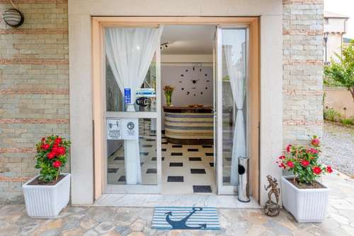 www.villaadrianapietraligure.it