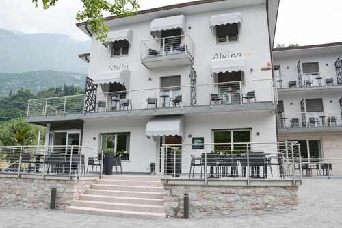 www.stellaalpinamalcesine.com