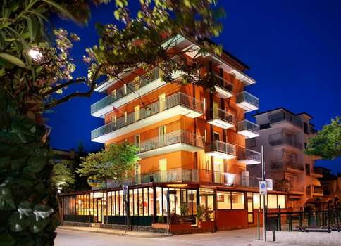 www.hotelbeach2.it