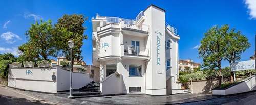 www.hotelangelinasorrento.com
