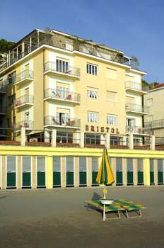www.hotelbristollaigueglia.com