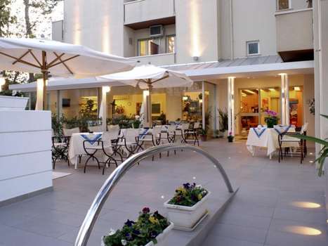 www.hotelnives.it