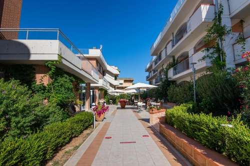 www.icinquepinifollonica.it