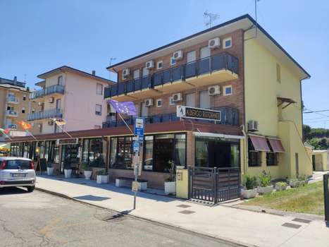 www.albergoelena.com