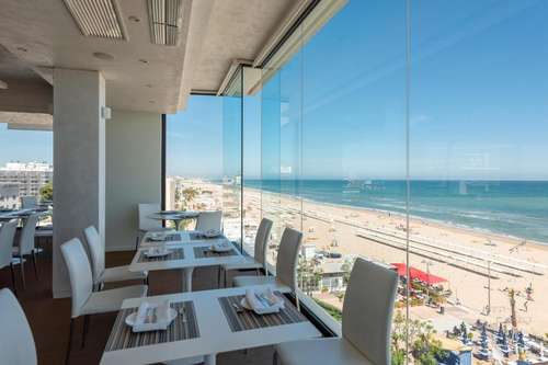 www.hotelcommodorericcione.it