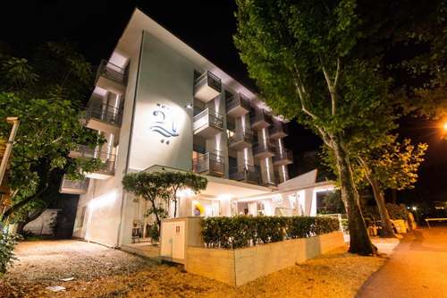 www.hotel21riccione.it